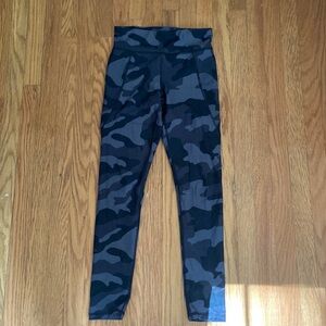 Old navy active girls size large camo leggings